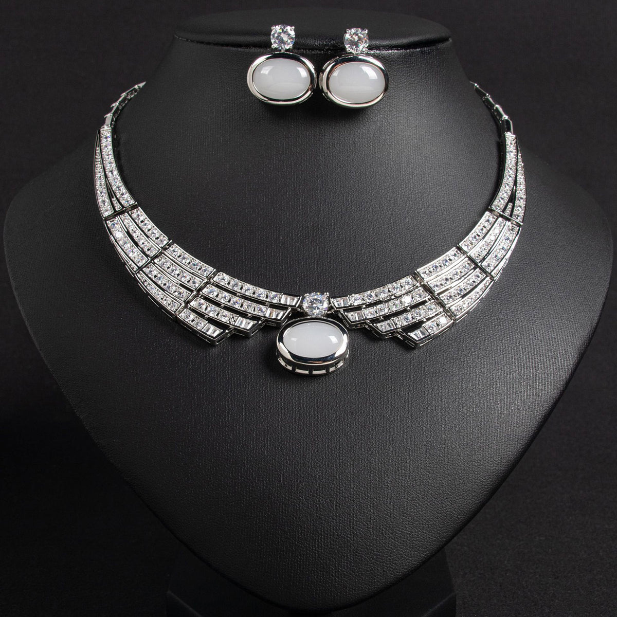 Emerald Cabochon Jewelry Set with Necklace and Earrings JW024