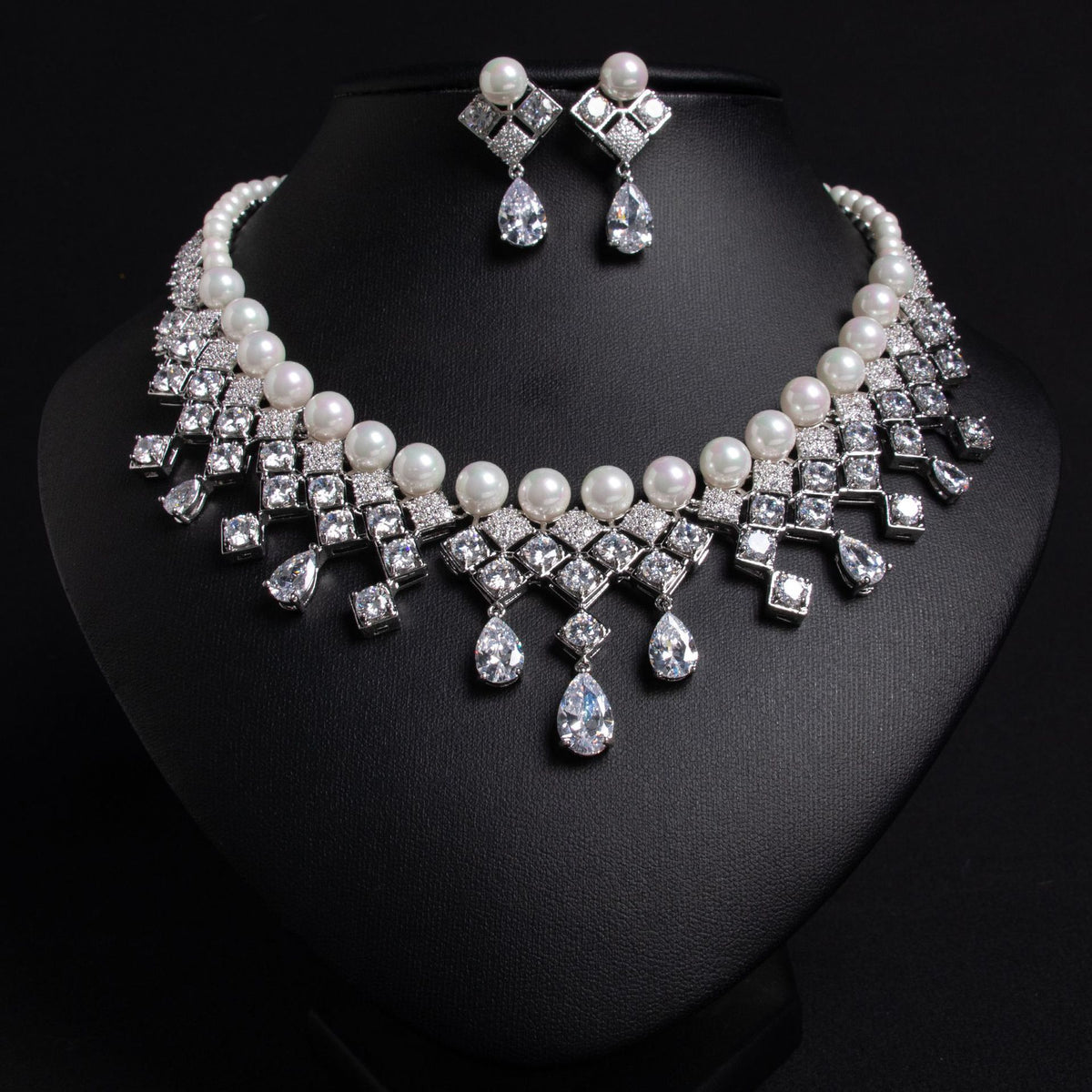 Vintage Palace Teardrop Necklace and Earring Set JW043