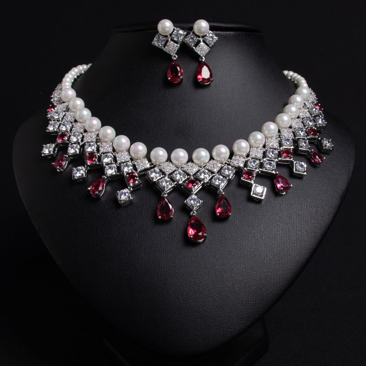 Vintage Palace Teardrop Necklace and Earring Set JW043
