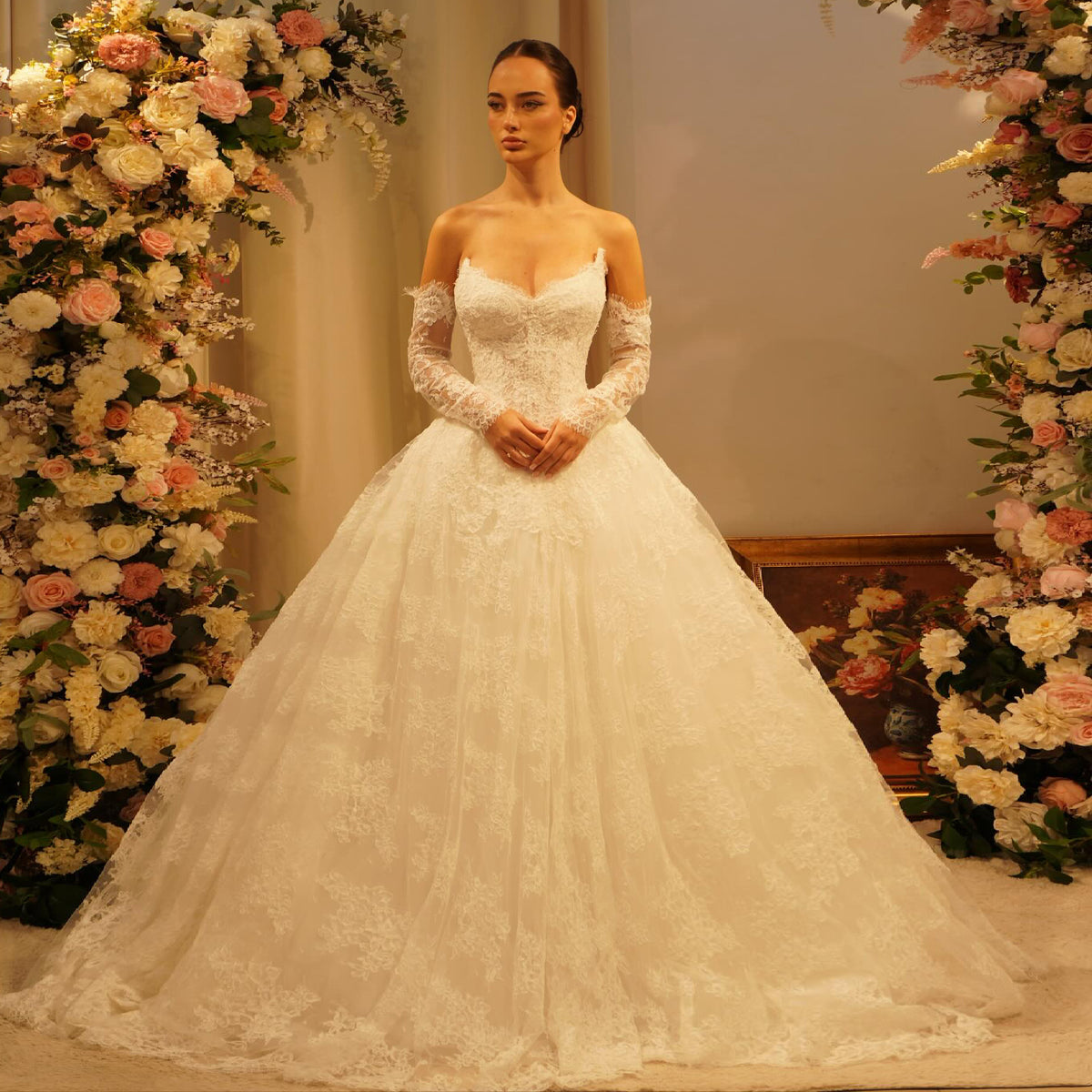 Luxury White Off-Shoulder Lace Ball Gown Wedding Dress SW548