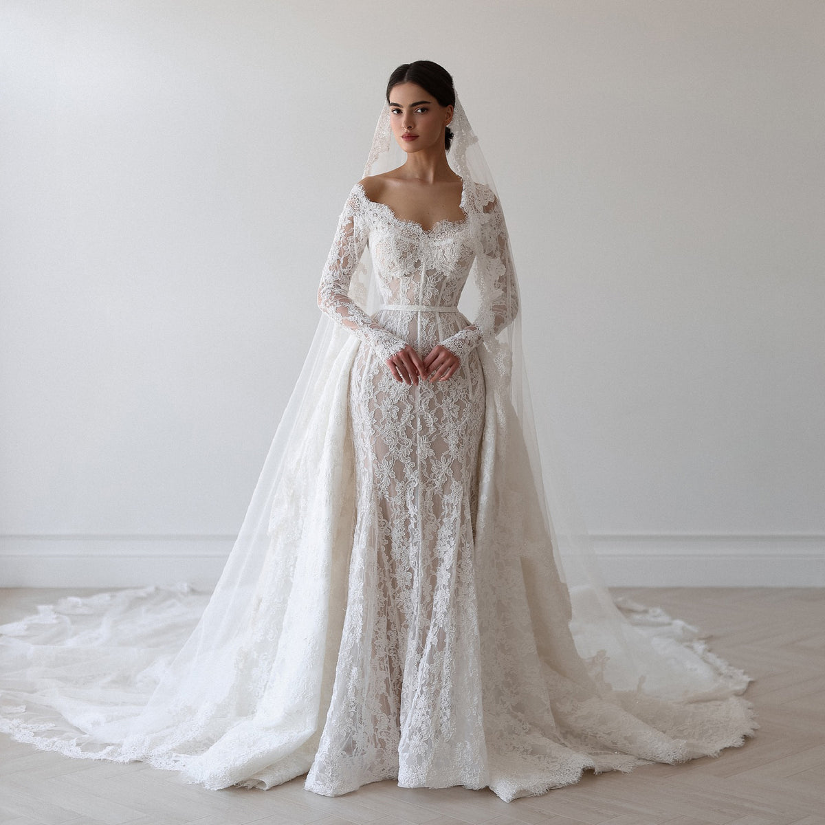 Luxury Romantic Pearl Printed Bridal Dress with Overskirt SW526