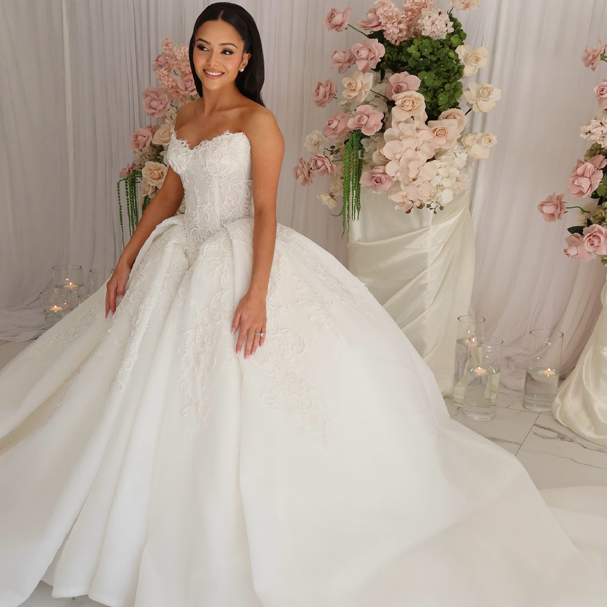 Luxury Classic Ball Gown Pearl Lace Bridal Wedding Dress SW571