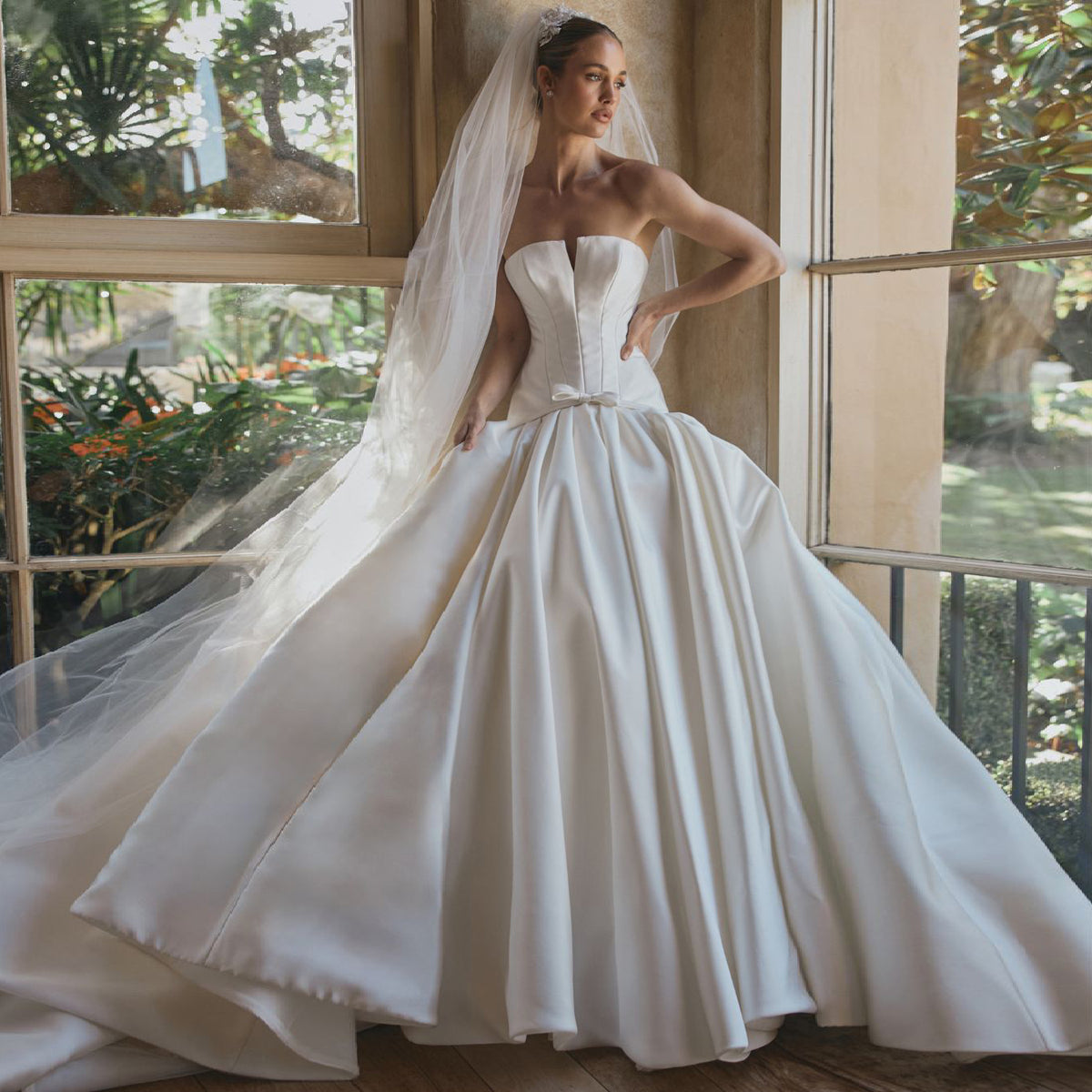 Luxury Minimalist Elegant Bridal Wedding Dress with Veil SW577