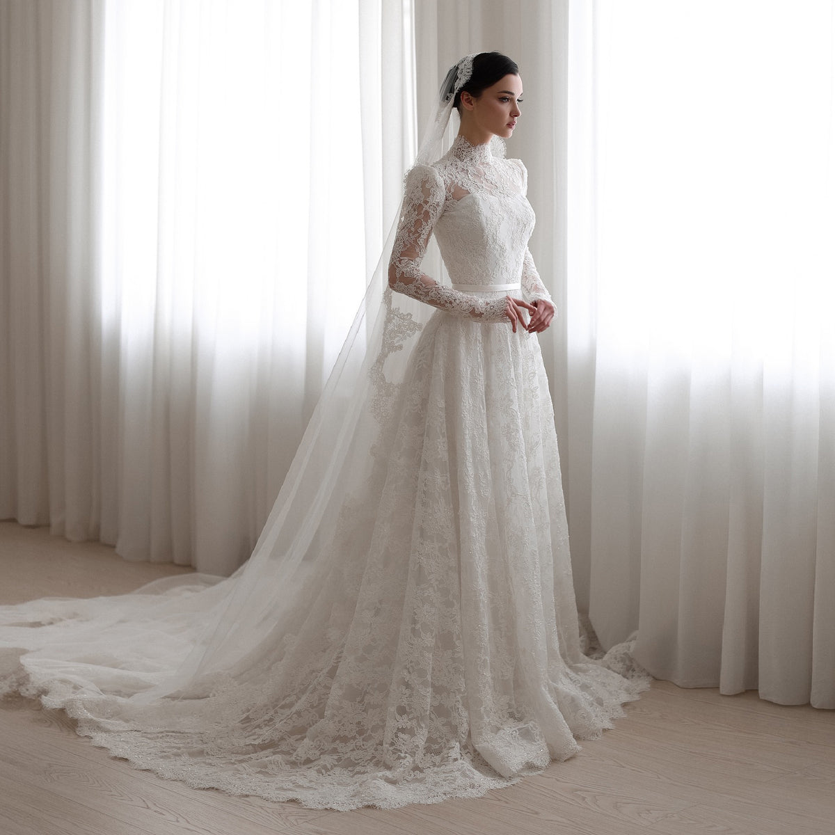 Luxury High-Neck Long-Sleeve Lace Wedding Dress with Veil SW535