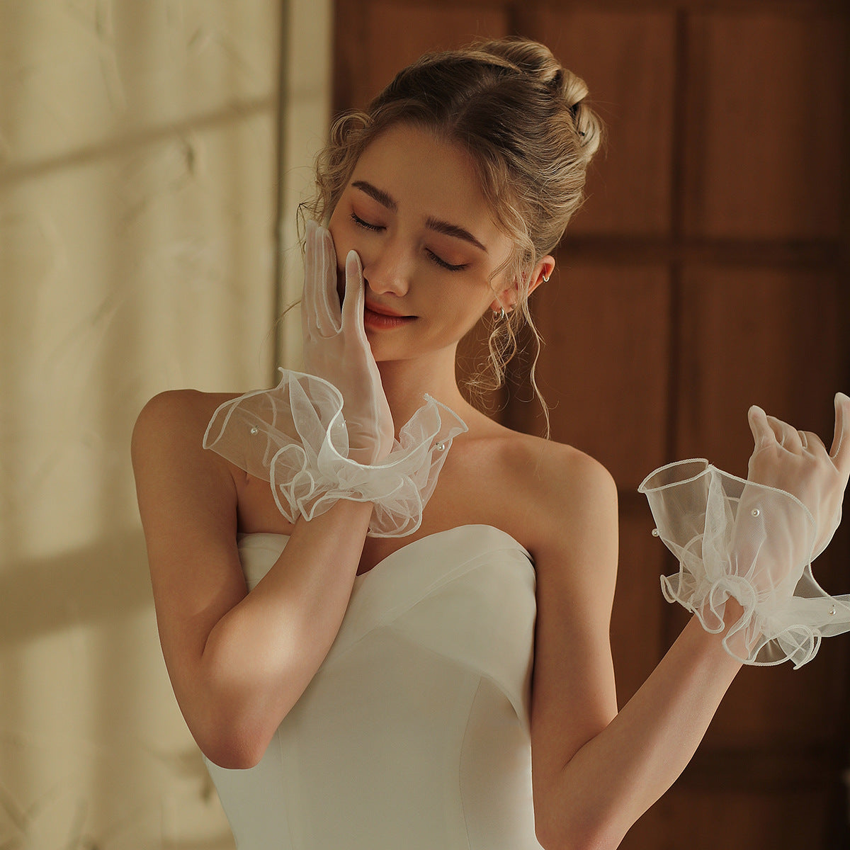 Short Sheer Tulle Bridal Gloves for Wedding & Prom GL010