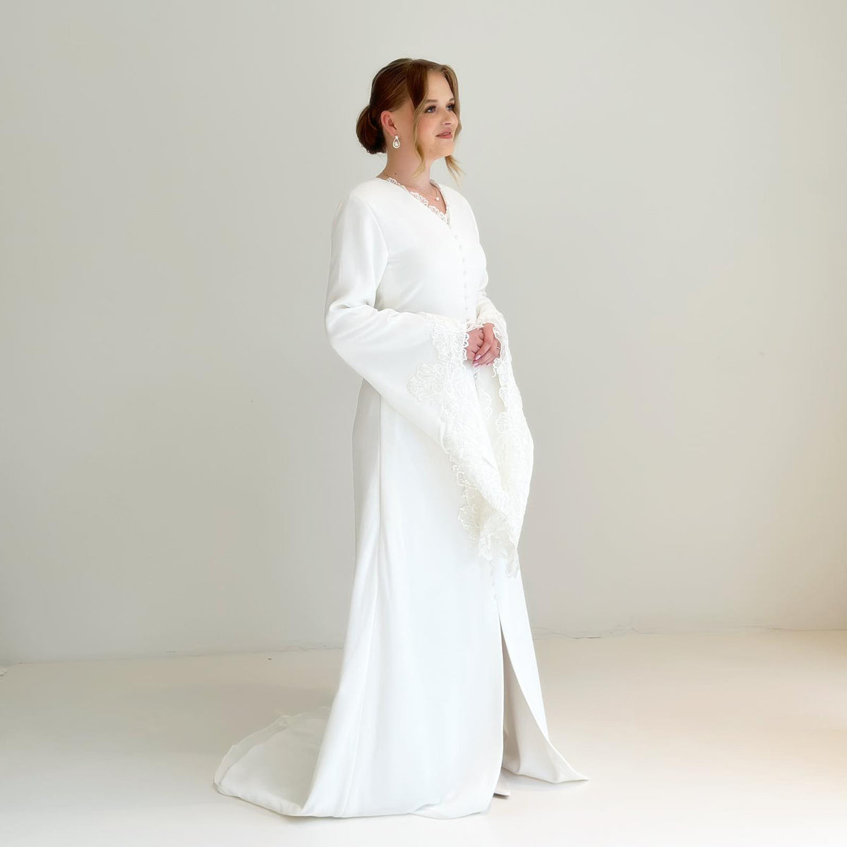 White Pearl High Neck Long Sleeve Wedding Dress with Veil SW584