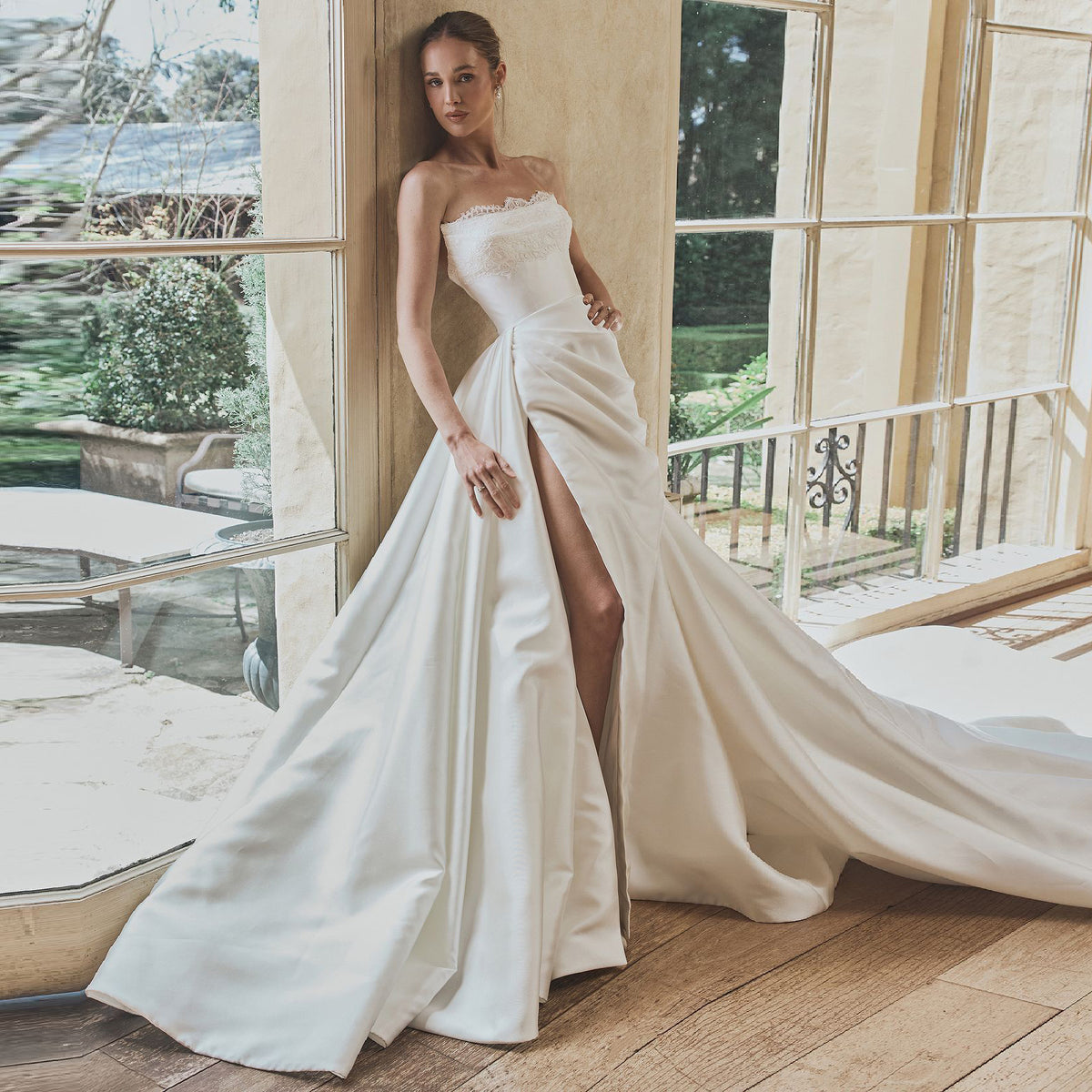 Luxury Sexy High-Slit Elegant Bridal Wedding Dress with Veil SW580