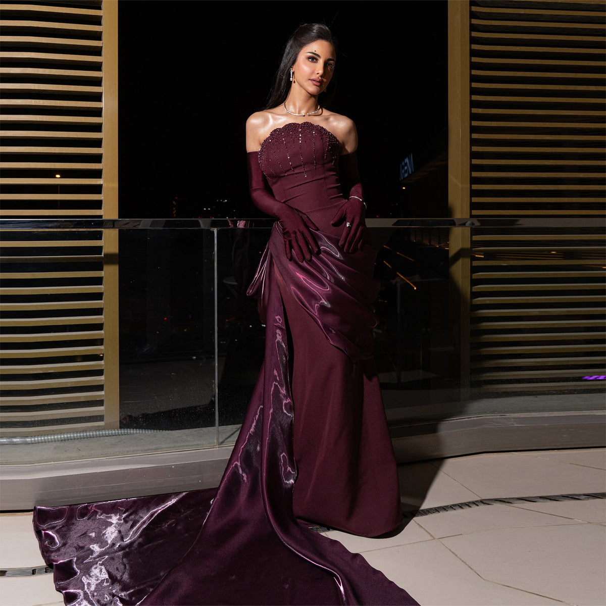 Luxury Burgundy Strapless Evening Dress with Beaded Bodice and Flowing Train SS608