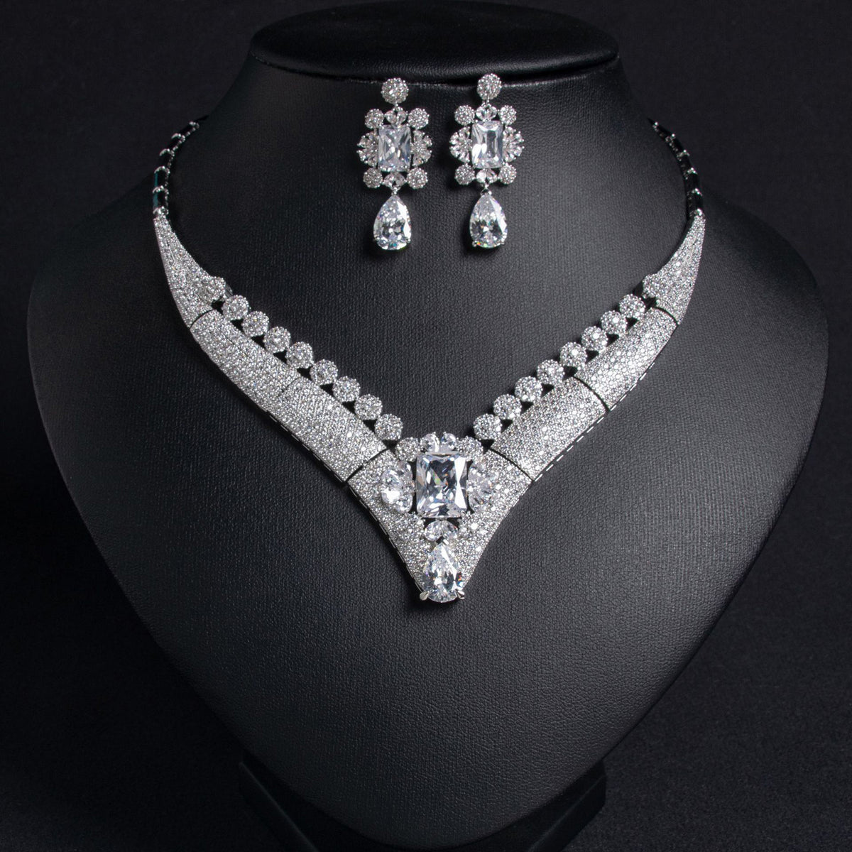 Vintage Teardrop Necklace and Earring Set JW014